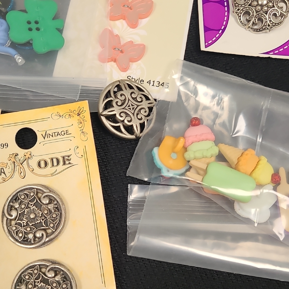 Assorted Craft Button Lot - Picture 12 of 16